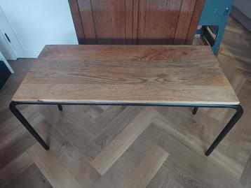 Tafel van Kidsdepot beschikbaar voor biedingen