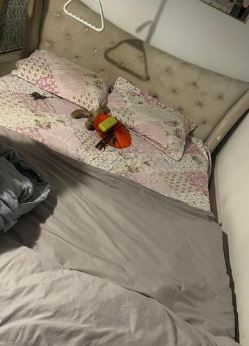 Tweepersoons bed 160x200 beschikbaar voor biedingen