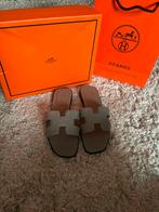 Hermes slippers maat 35, Kleding | Dames, Schoenen, Slippers, Ophalen of Verzenden, Zo goed als nieuw, Grijs