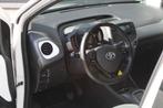 Toyota Aygo 1.0 VVT-i x-play - Airco - Automaat € 14.950,0, Auto's, Automaat, Stof, 4 stoelen, Wit