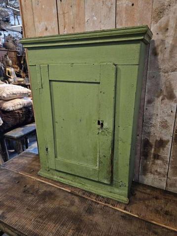 oud shabby kastje ``WOONWINKEL RUSTIEK`` beschikbaar voor biedingen