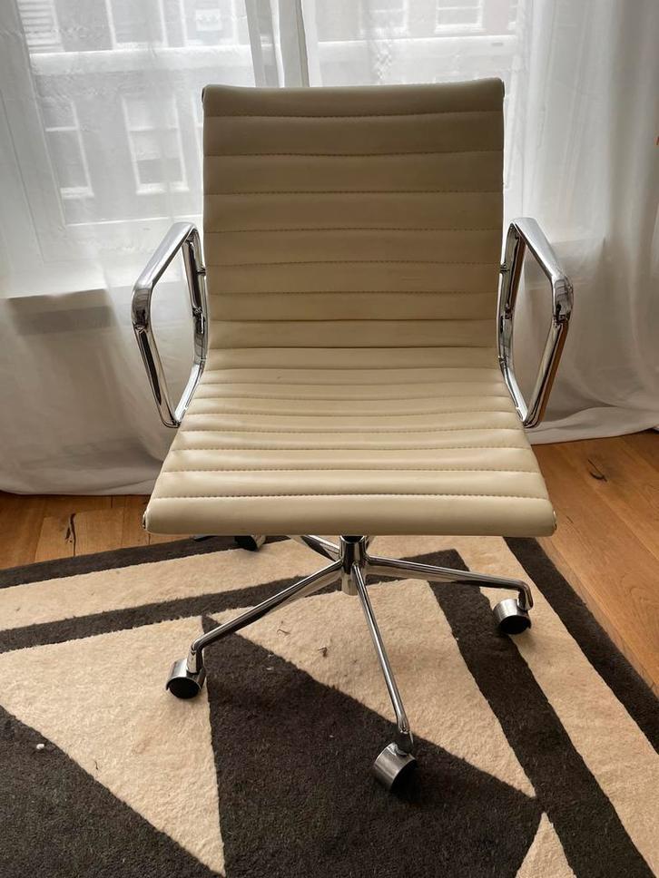 Eames EA117 Replica - Crème Leer - in hoogte verstelbaar, Huis en Inrichting, Bureaustoelen, Gebruikt, Bureaustoel, Beige, Ergonomisch