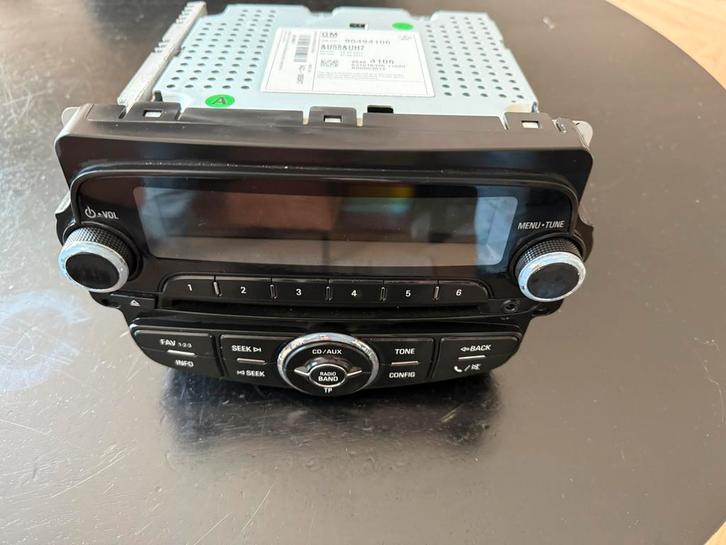 Originele autoradio chevrolet aveo 2011 tot 2015 95494106, Auto diversen, Autoradio's, Gebruikt, Ophalen