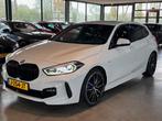 BMW 1-Serie (f40) 118i 140pk Executive M-Sport plus Pack, Auto's, BMW, 65 €/maand, Gebruikt, Met garantie (alle), Wit