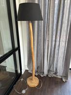 Leuke boomstam vloerlamp met zwarte kap, Huis en Inrichting, Lampen | Vloerlampen, Ophalen of Verzenden, Zo goed als nieuw