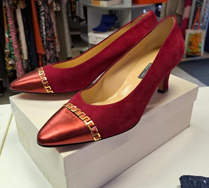 Donna Laura nieuwe luxe pumps rood suede + metallic 40 48015, Kleding | Dames, Schoenen, Nieuw, Pumps, Rood, Ophalen of Verzenden