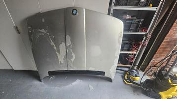 BMW E12 type 2 motorkap. Blanke lak laat los. Linkse hoek he beschikbaar voor biedingen