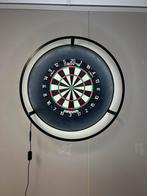 Dartbord inclusief winmau surround led & surround board., Sport en Fitness, Darts, Ophalen, Zo goed als nieuw, Dartbord