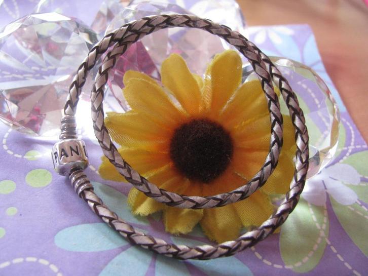 Pandora armband * leder / leer * 34 cm * 2 x om pols *, Sieraden, Tassen en Uiterlijk, Armbanden, Gebruikt, Leer, Overige kleuren