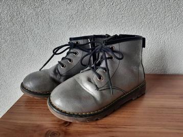 Leuke Zilverkleurige Veterschoenen Schoenen Maat 30 beschikbaar voor biedingen
