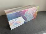 Pokémon S&V Prismatic Evolutions Super Premium Box, Ophalen of Verzenden, Nieuw, Boosterbox, Foil