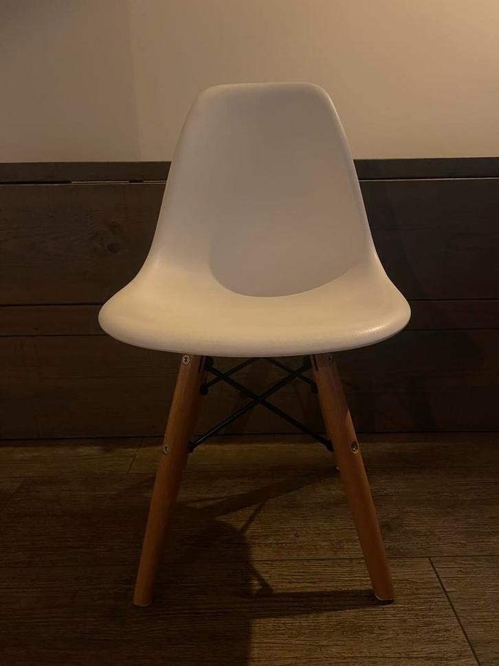 Leuke Eames-stijl kinderstoel, Kinderen en Baby's, Kinderkamer | Tafels en Stoelen, Gebruikt, Stoel(en), Ophalen of Verzenden