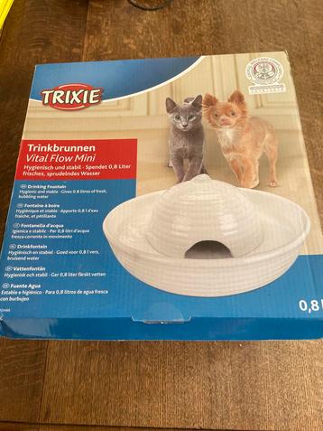 Mini keramische drinkfontein voor katten beschikbaar voor biedingen