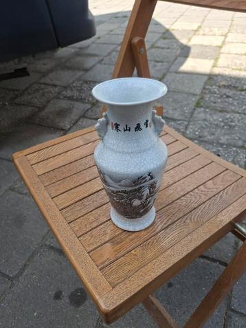 Chinese vaas beschikbaar voor biedingen