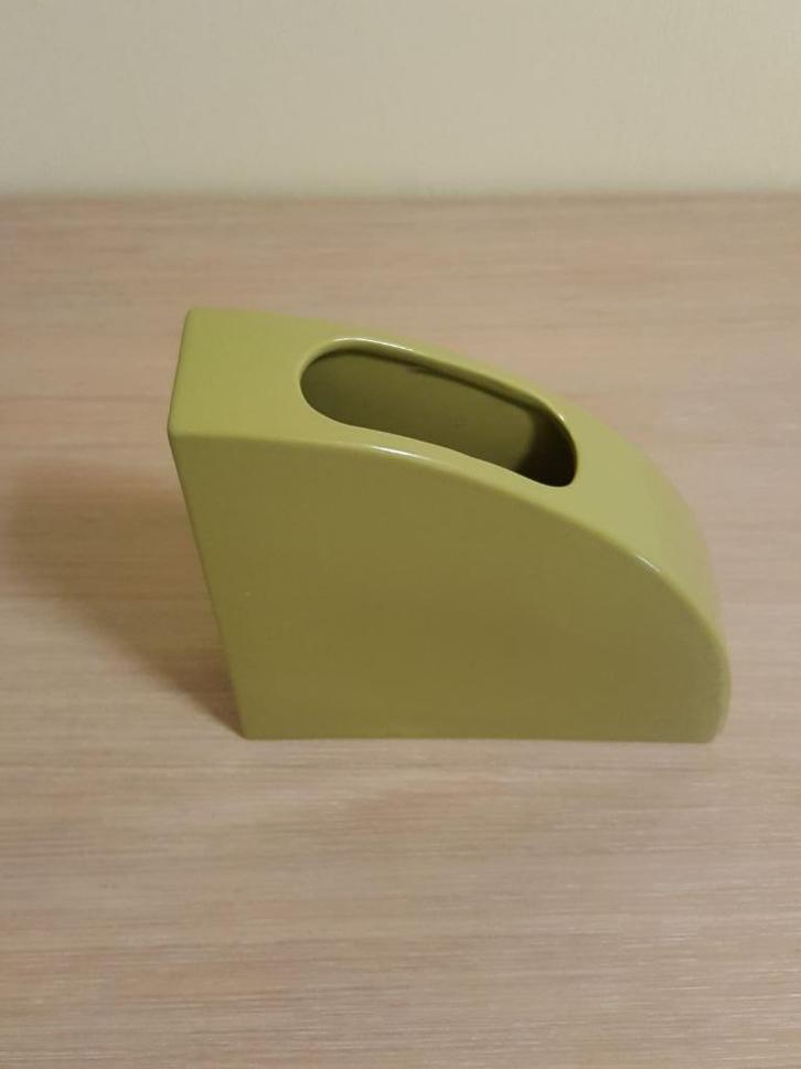 Geometrische vaas in olijfgroene keramiek (retro-midcentury), Huis en Inrichting, Woonaccessoires | Vazen, Gebruikt, Groen, Minder dan 50 cm