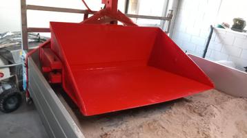 Schepbak kantelbak  rood bankje  beschikbaar voor biedingen