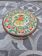 Rond trommeltje reliëf, Verzamelen, Blikken, Ophalen of Verzenden, Gebruikt, Overige