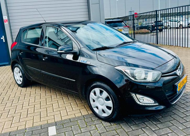 Hyundai i20 1.2I 5-DRS 2012 Zwart, Auto's, Hyundai, Bedrijf, ABS, Airbags, Airconditioning, Alarm, Bochtverlichting, Boordcomputer