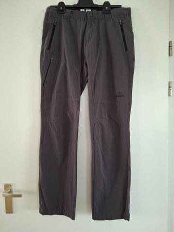 Lange broek outdoor beschikbaar voor biedingen