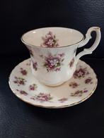 Royal Albert Sweet Violets Kop en schotel, Verzamelen, Porselein, Kristal en Bestek, Ophalen of Verzenden, Zo goed als nieuw, Porselein
