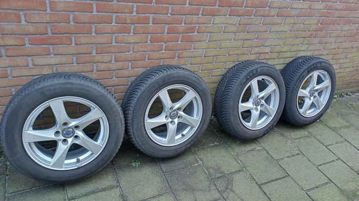 te koop winterbanden incl velgen voor Volvo V60 205 /60 R16, Auto-onderdelen, Banden en Velgen, Banden en Velgen, Winterbanden
