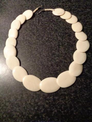 vintage ketting uit wit calluloid nr k 5578 beschikbaar voor biedingen