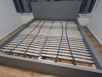 IKEA MALM bedframe hoog incl. LÖNSET lattenbodem - afbeelding 5