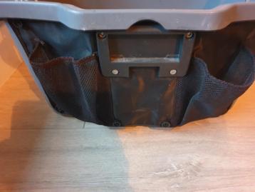 Fietsmand voor hond of kat met riempje om vast te binden beschikbaar voor biedingen