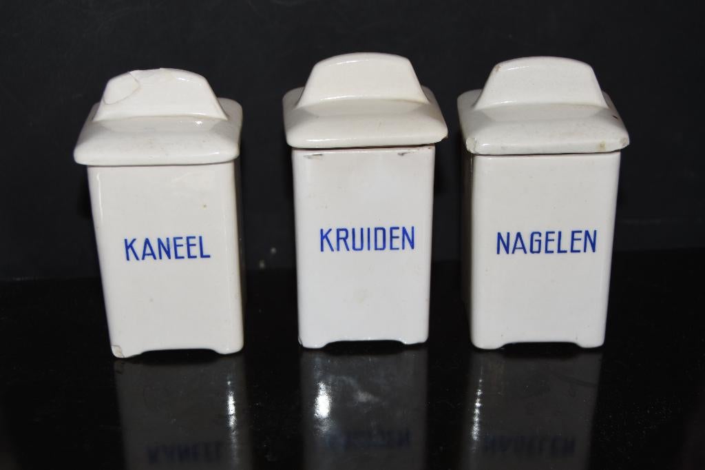 3 Antieke kruidenpotjes Kaneel Kruiden Nagelen, Antiek en Kunst, Verzenden