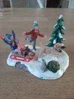 Lemax hond met slee kerstdorp miniatuur, Diversen, Kerst, Ophalen of Verzenden