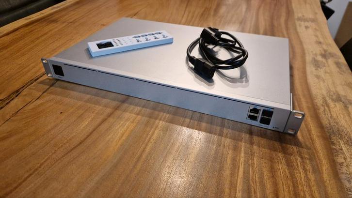 Ubiquiti UniFi UXG Pro Gateway, Computers en Software, Routers en Modems, Gebruikt, Router, Ophalen of Verzenden