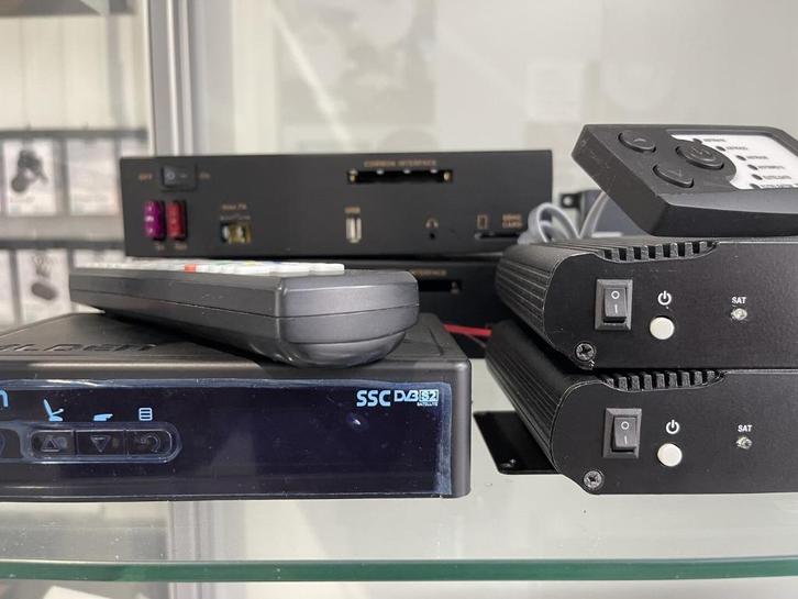 Stuurunit en displays voor automatische schotels, Audio, Tv en Foto, Schotelantennes, Gebruikt, (Schotel)antenne-accessoires, Overige merken