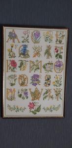 Geborduurd Alfabet Schilderij - Bloemmotief, Antiek en Kunst, Antiek | Kleden en Textiel, Ophalen of Verzenden