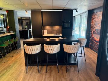 Showroommodel keuken met bar & apparatuur voor topdeal beschikbaar voor biedingen