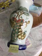 Grote Chinese vaas. Diam 13 cm, hoogte 32,5 cm in perfect st, Ophalen of Verzenden