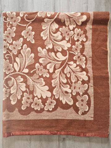 Vintage bruine deken met bladmotief 194x167cm beschikbaar voor biedingen