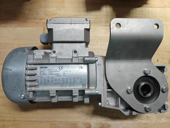 Elektromotoren met reductor Lenze - SEW, Doe-het-zelf en Verbouw, Motoren, Zo goed als nieuw, Elektromotor, 1800 rpm of meer, Ophalen