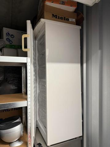 Vriezer 6 lades beschikbaar voor biedingen