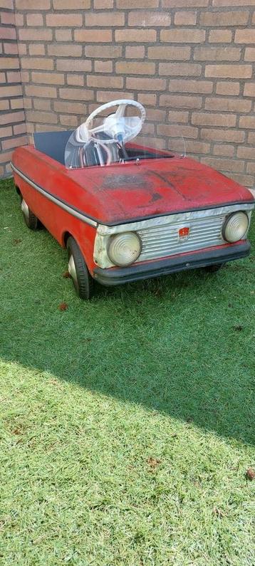 Moskvich trapauto beschikbaar voor biedingen
