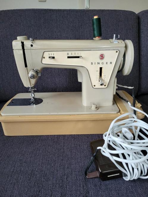 Oude Singer naaimachine (werkt perfect), Hobby en Vrije tijd, Naaimachines en Toebehoren, Zo goed als nieuw, Singer, Ophalen