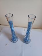 Bloemenvaasje met blauwe steentjes 2 keer, Overige kleuren, Ophalen of Verzenden, Minder dan 50 cm, Glas