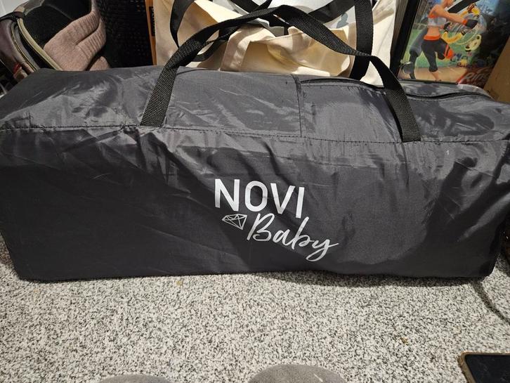 Novi Baby campingbedje met verschoonplek, Kinderen en Baby's, Babywiegjes en Ledikanten, Zo goed als nieuw, Reisbedje, Ophalen of Verzenden