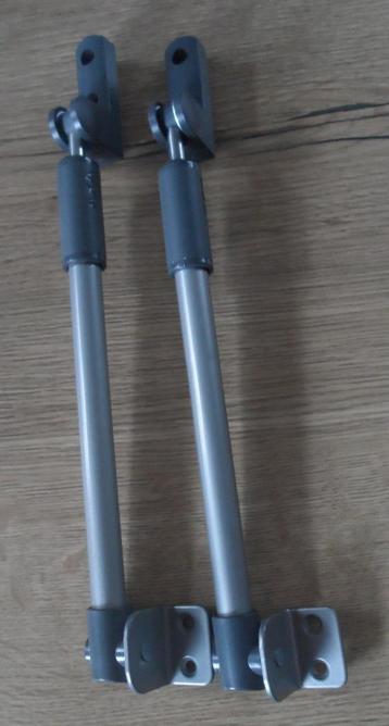Te koop 2 stuks nieuwe Tele uitzetters grijs voor ramen. beschikbaar voor biedingen