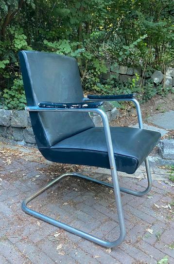 Buisframe fauteuil beschikbaar voor biedingen