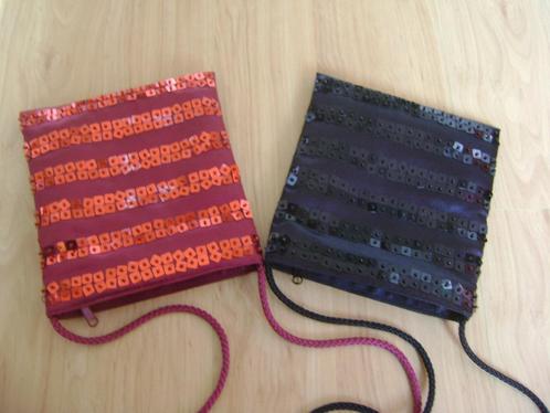 2 schoudertasjes rood en zwart, Sieraden, Tassen en Uiterlijk, Tassen | Damestassen, Zo goed als nieuw, Schoudertasje, Ophalen of Verzenden