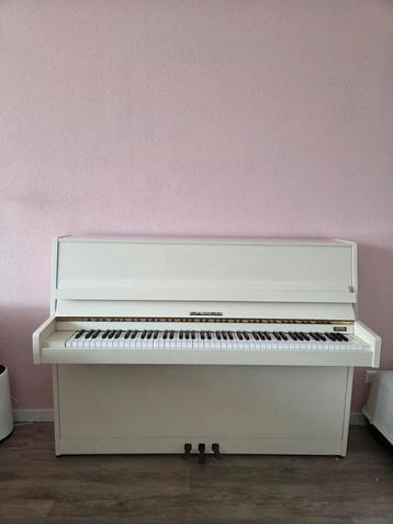 Witte Fazer Piano beschikbaar voor biedingen