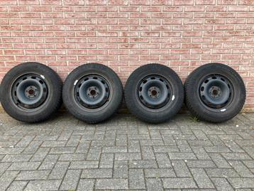 Semperit winterbanden + stalen velgen VW Golf 4 beschikbaar voor biedingen