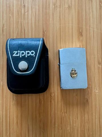 Zippo USN in lederen hoes beschikbaar voor biedingen