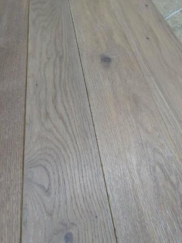 178 M2 MASSIEF EIKEN 12 CM BREED GEROOKT EN WIT GEOLIED beschikbaar voor biedingen