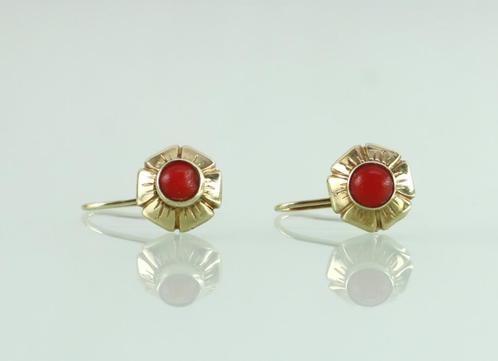Vintage gouden oorbellen bloedkoraal, Sieraden, Tassen en Uiterlijk, Antieke sieraden, Oorbellen, Goud, Met edelsteen, Ophalen of Verzenden